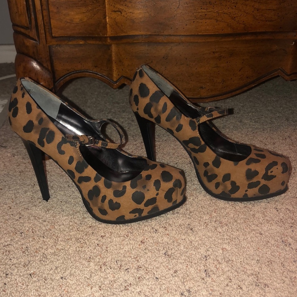 Simply Vera Wang Cheetah Heels